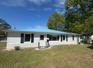 410 W 6th Ave, Raeford, NC 28376