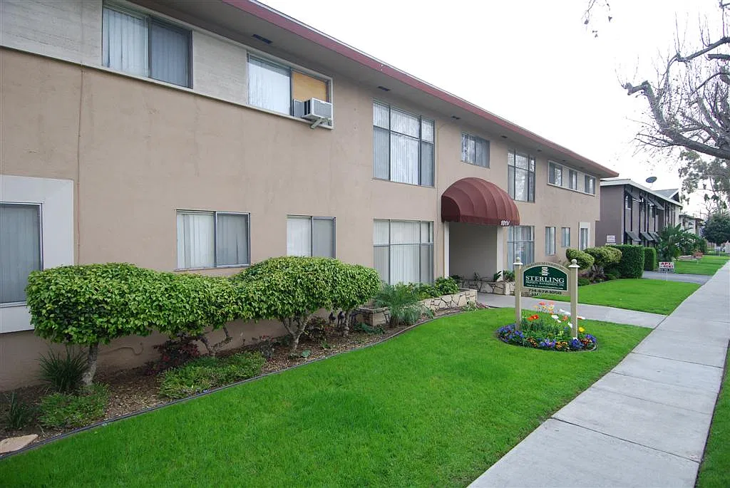 2 bed, 900 sqft, $2,100 — Photo 2