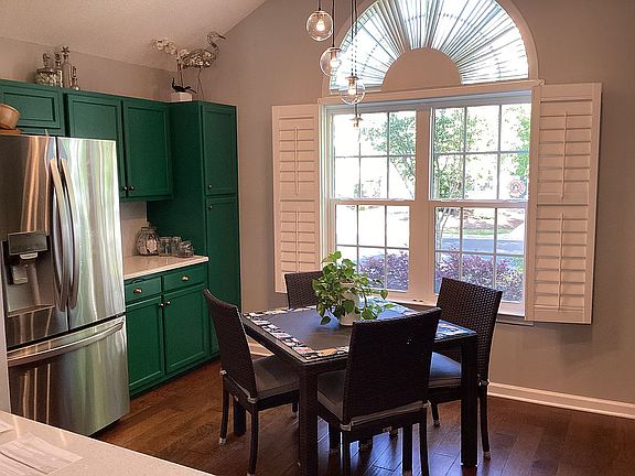 Kitchen renovated in 2022 tu