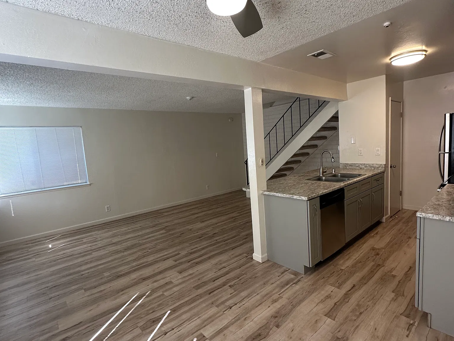 2 bed, 840 sqft, $2,500 — Photo 2
