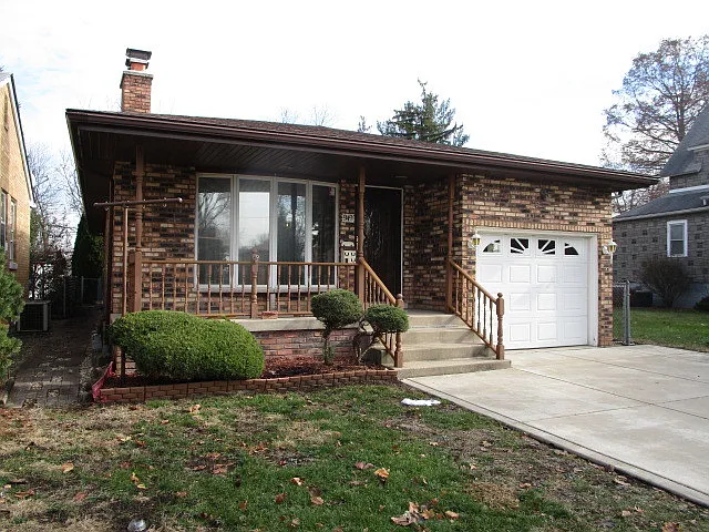 949 Hirsch Blvd photo 1