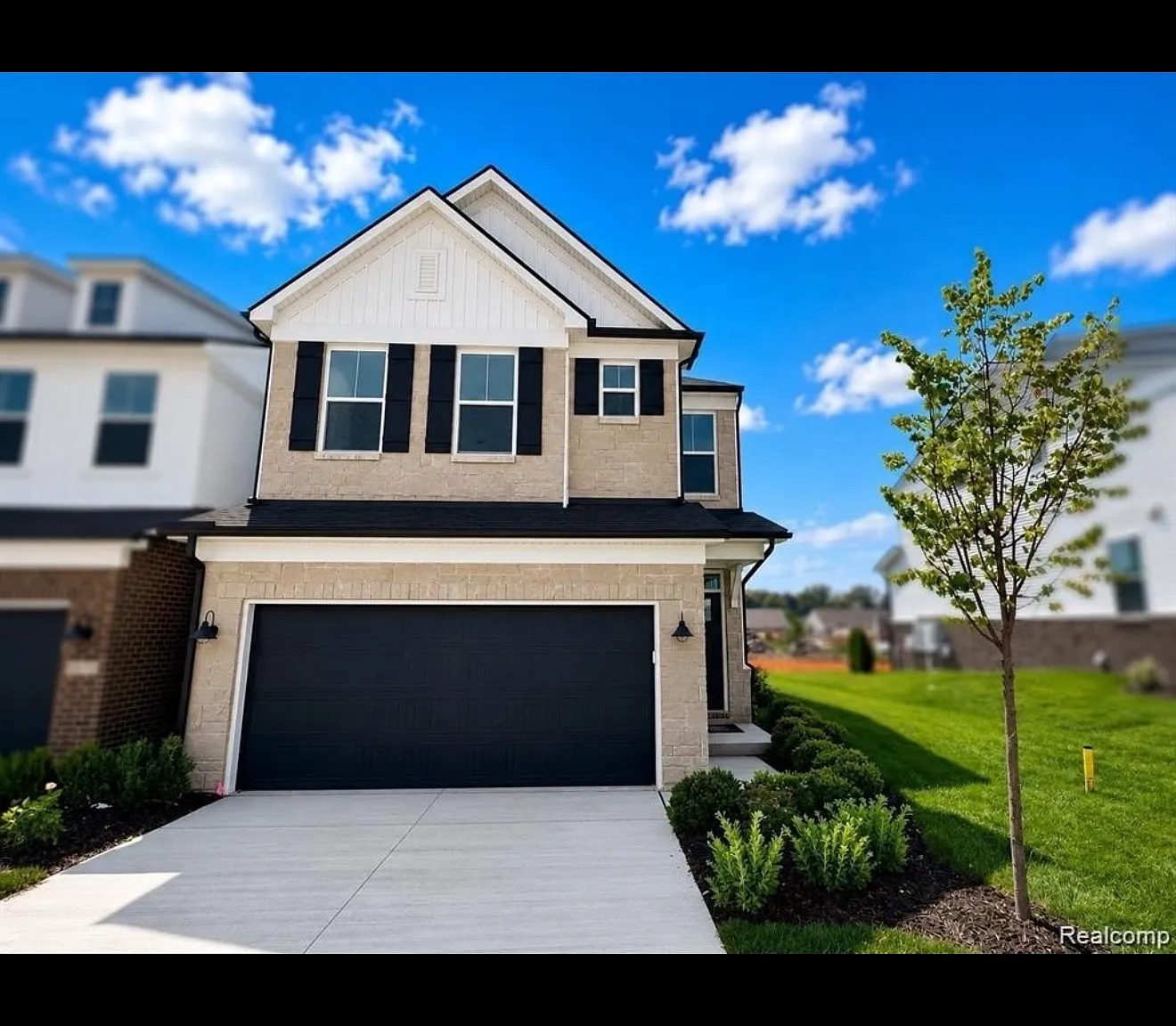 3 bed, 2.5 bath, 2083 sqft, $3,200 — Photo 1