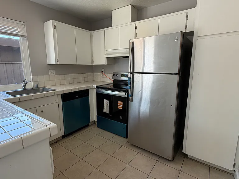 156 Chynoweth Ave — Photo 6