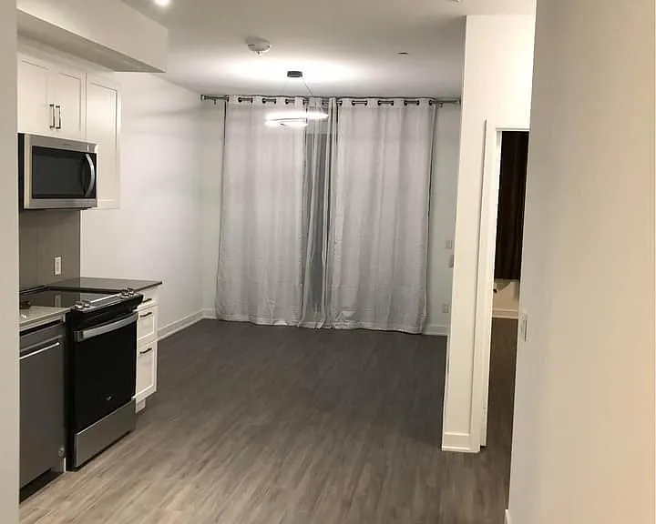 681 Yonge St #103 — Photo 3