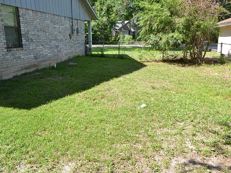 511 White Oak Dr — Photo 21