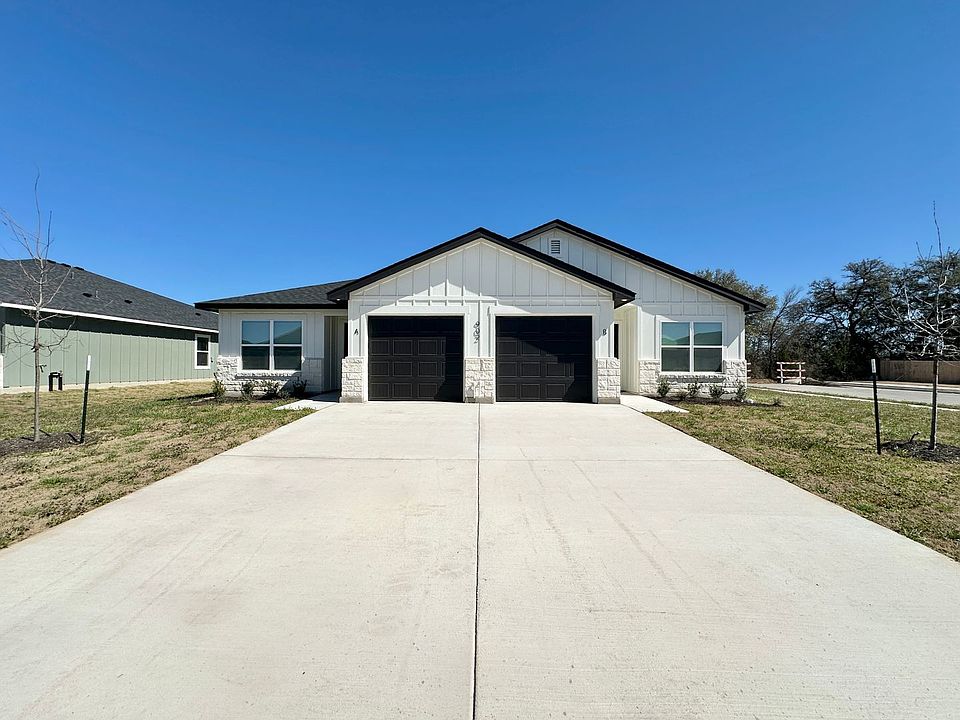 1st image of 902 Wax Myrtle Ct