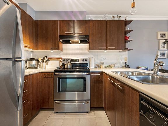 3rd image of 4799 Brentwood Dr #210