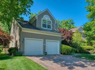 668 Country Club Dr, Egg Harbor, NJ 08215