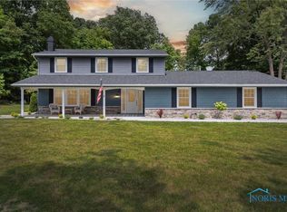 8 Martha Ln, Napoleon, OH 43545