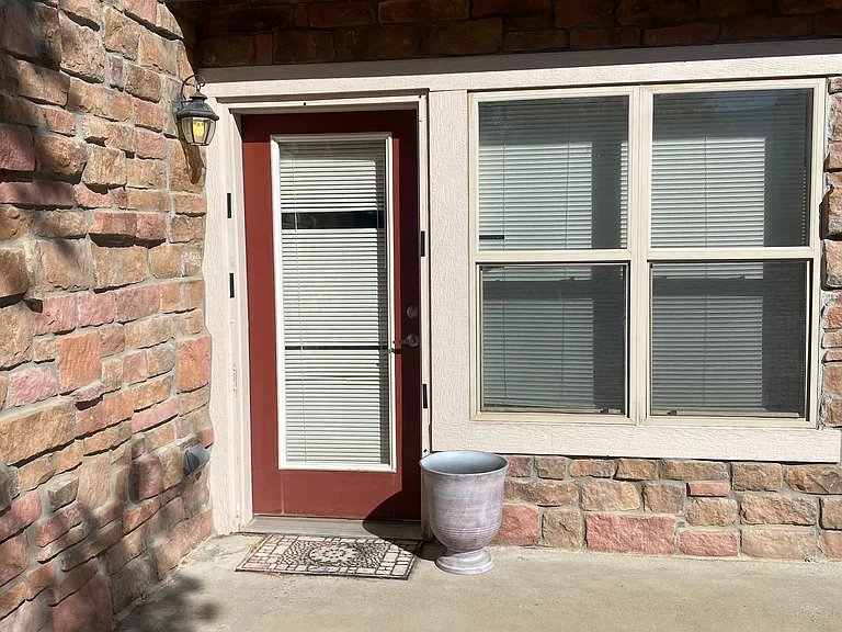 2541 S Bahama Cir #B — Photo 27