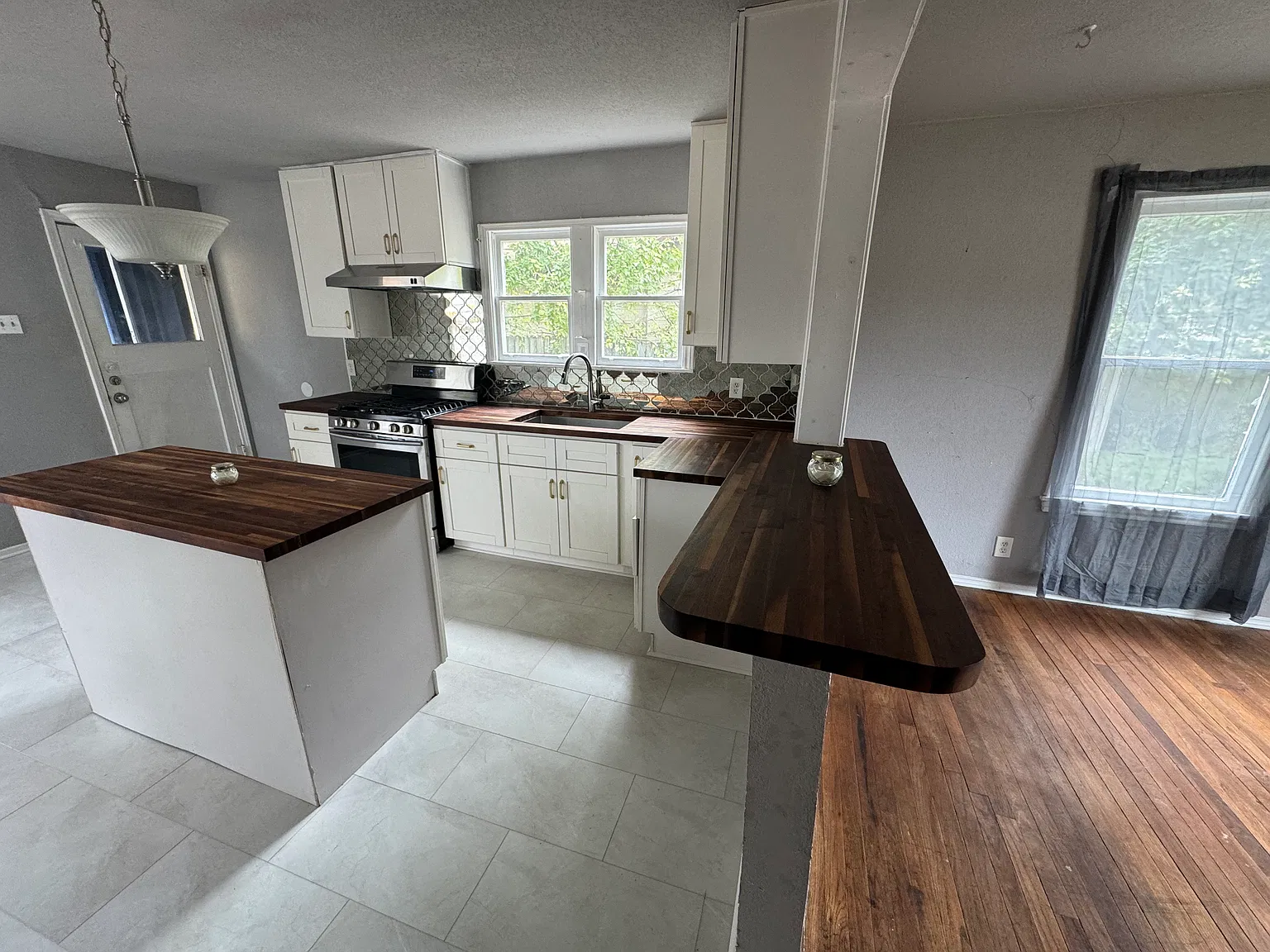 312 Winburn Ave — Photo 2
