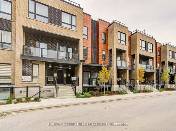 24 Lytham Green Cir #16, Newmarket, ON L3Y 0H3