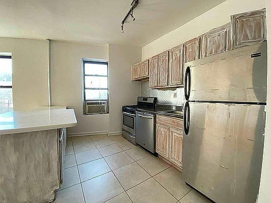 2nd image of 305 Ocean Ave APT E3