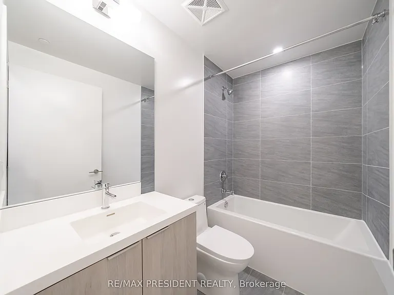 400 King St W #610 — Photo 8
