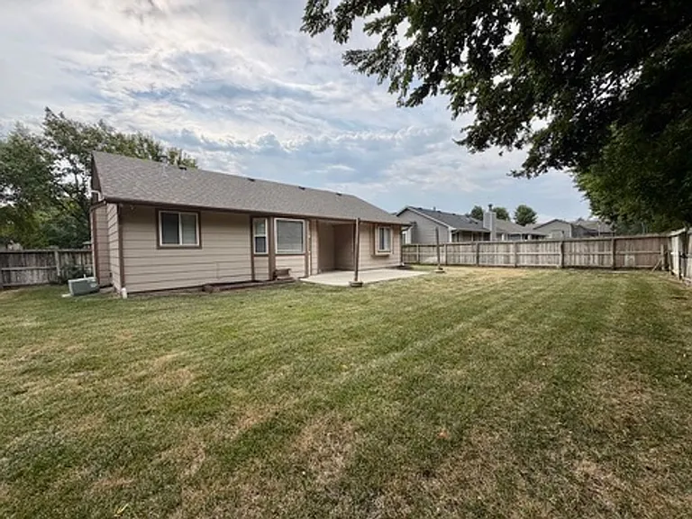 2315 N Brandon Cir — Photo 21