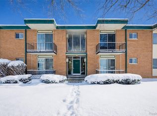 1850 Axtell St Unit 2, Troy, MI 48084