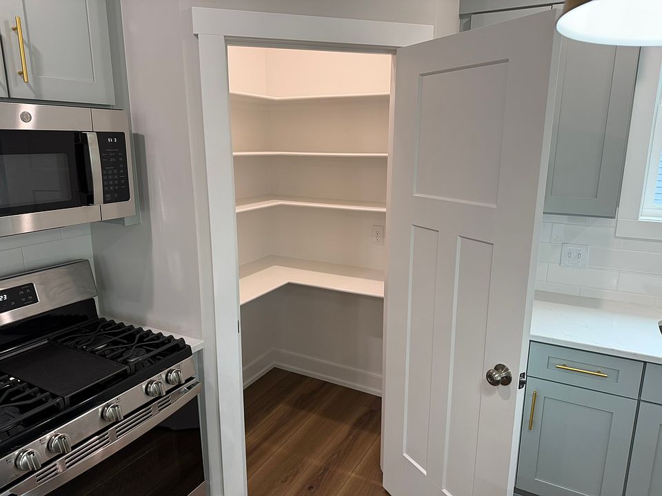 Walk-in Pantry