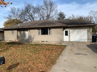 108 Meadow Ln, Mankato, MN 56001