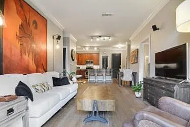 1055 Piedmont Ave NE #204