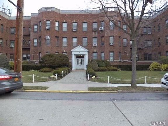4th image of 2 Herrick Dr