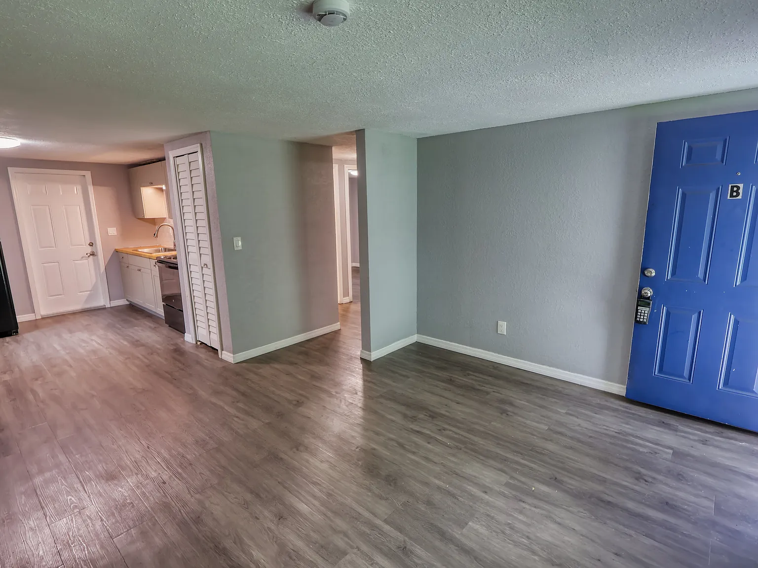 2 bed, 884 sqft, $1,425 — Photo 3