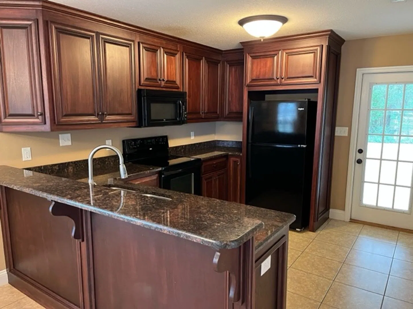 3Bedroom/2Bath Home 6 Minutes from Moody AFB — Photo 4