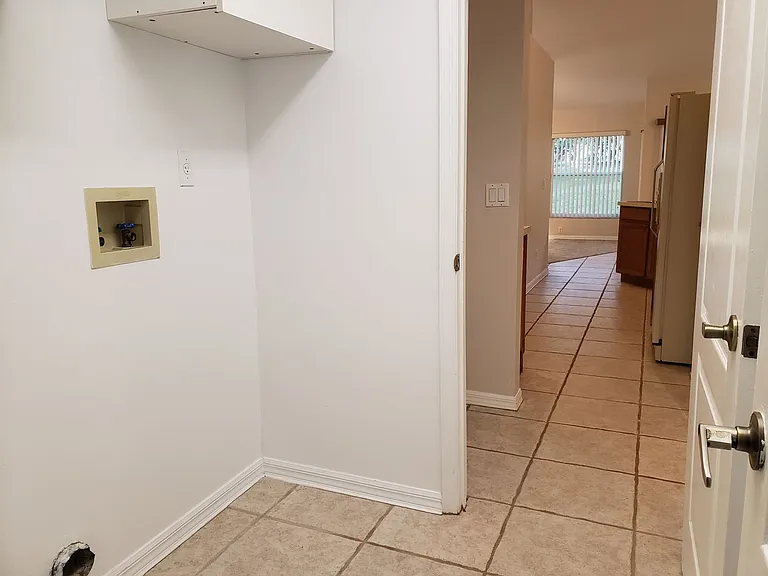 1612 Sweetwater West Cir — Photo 33