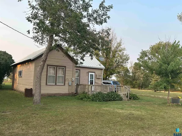 110 W Harris St, Carthage, SD 57323