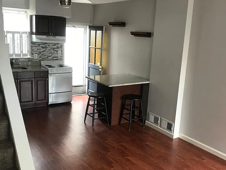 118 Titan St — Photo 2