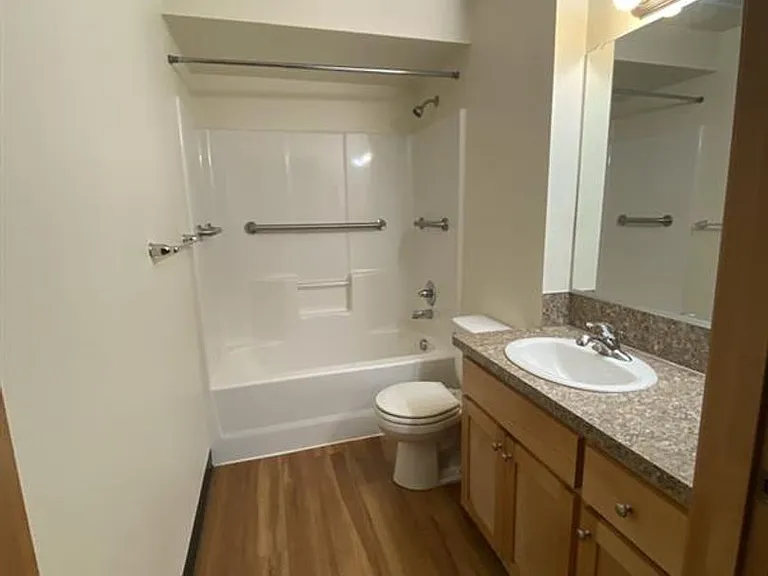 Christopher Crest Apartments — Photo 14