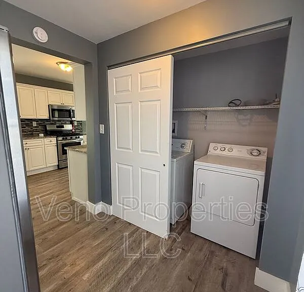 81 Bath St — Photo 10
