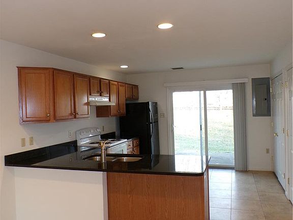 4th image of 1013 Devonshire Rd