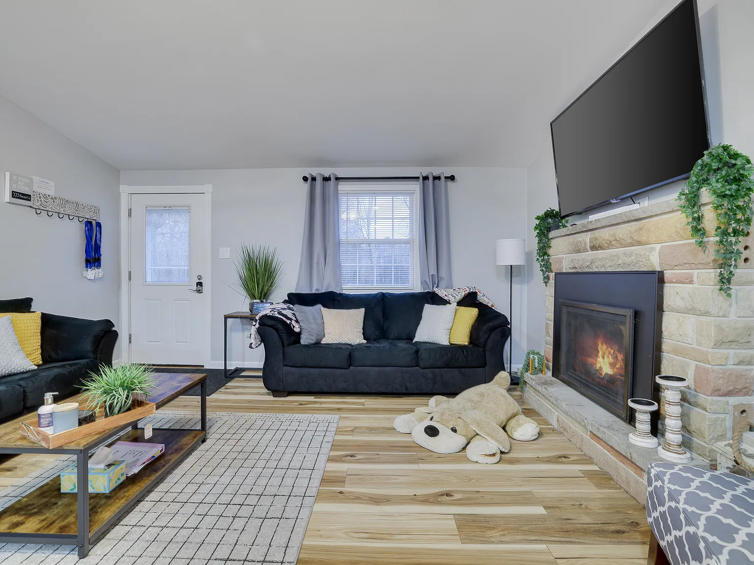 3 bed, 1960 sqft, $2,550 — Photo 3
