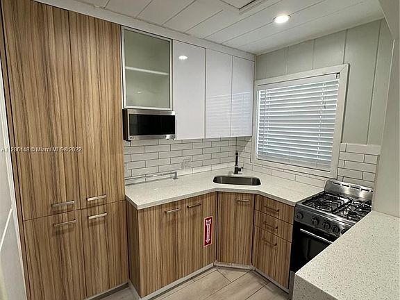 4th image of 1129 NE 17th Ave Unit 2