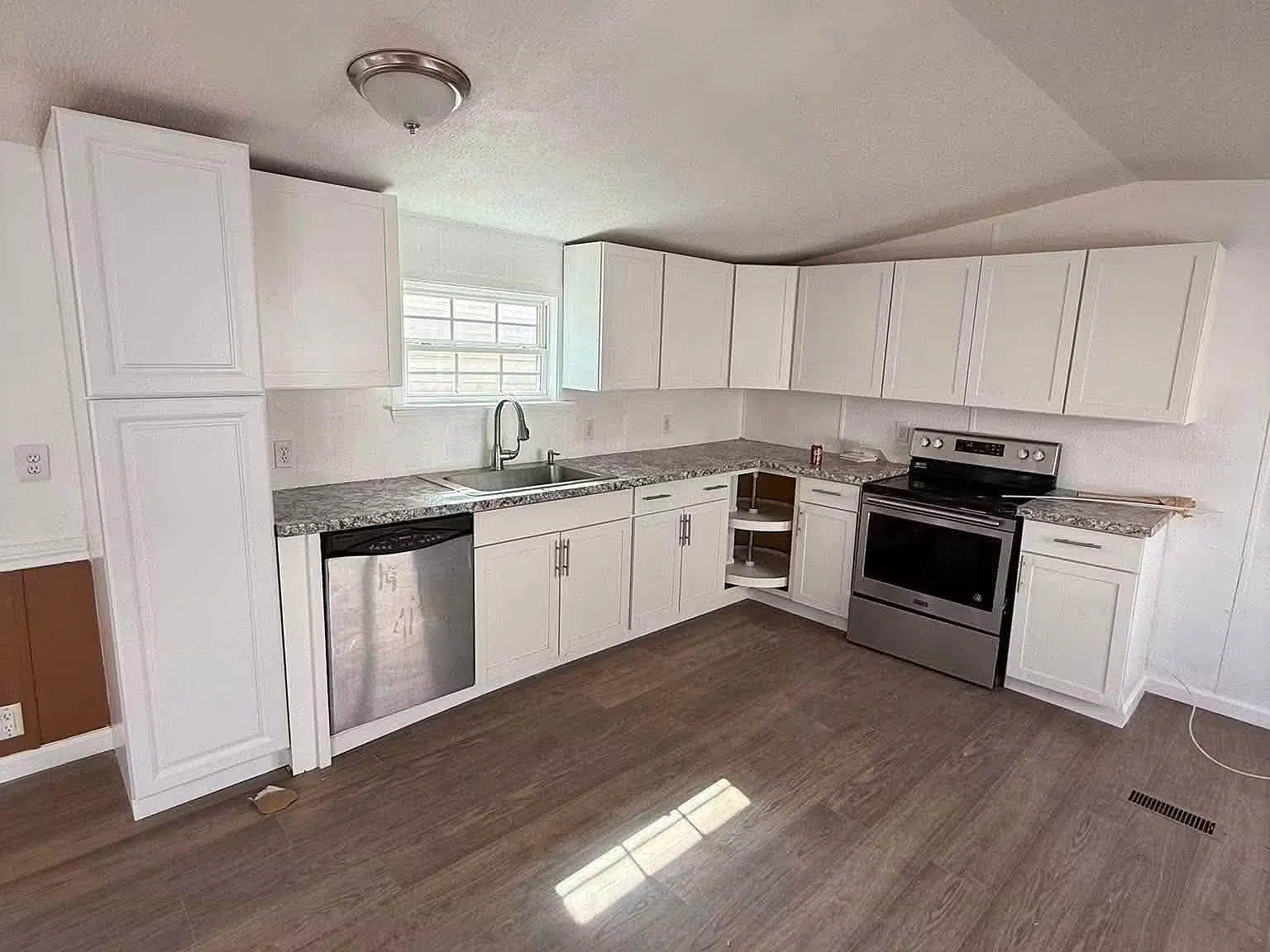 3 bed, 1216 sqft, $1,300 — Photo 4
