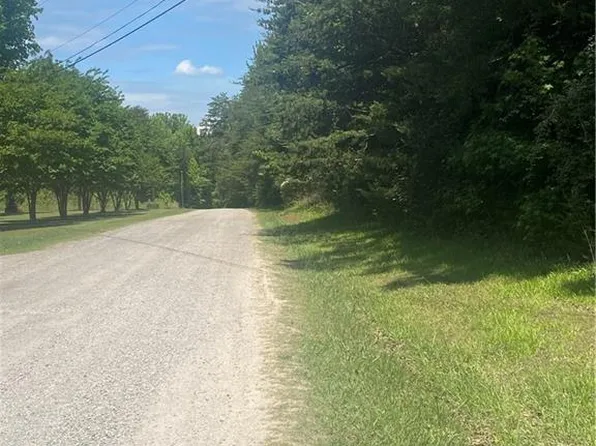 112 Whippoorwill Ln, Pelham, NC 27311