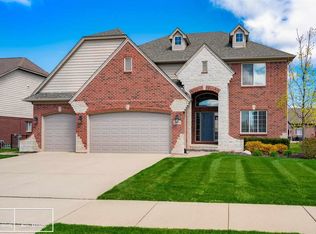 21925 Pinder Ct, Macomb, MI 48044