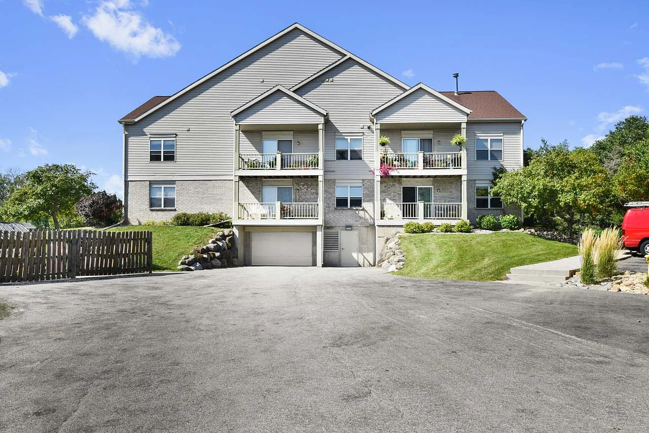 Orchid Knoll Apartments — Photo 4