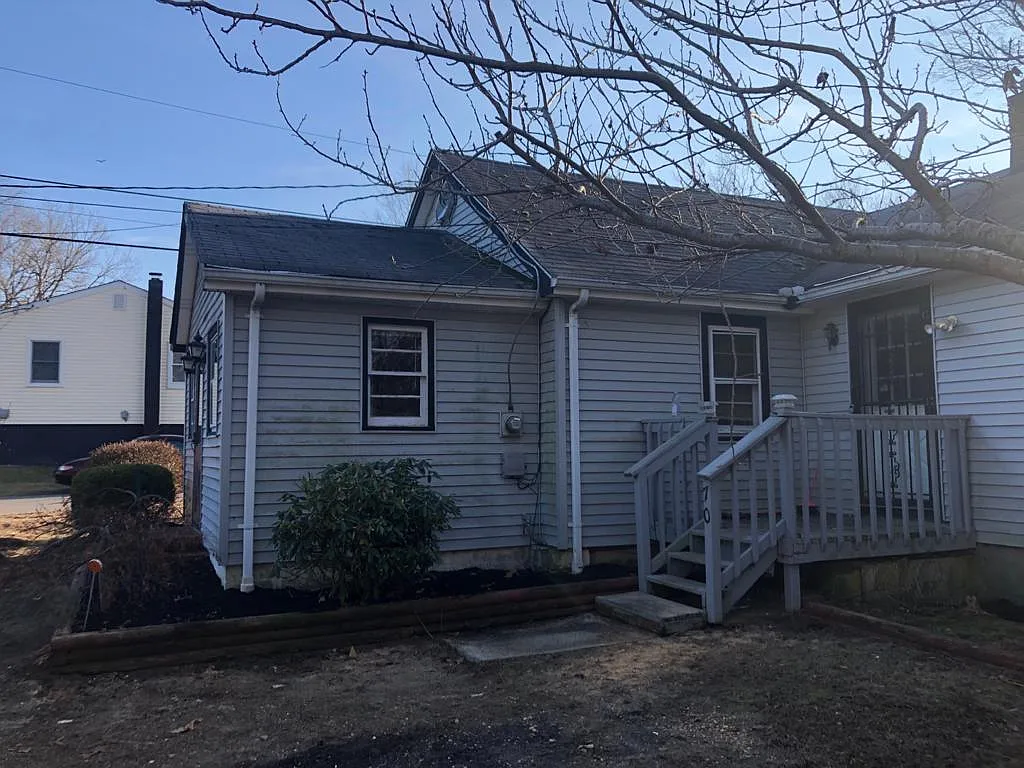 70 Pinewood Rd photo 1