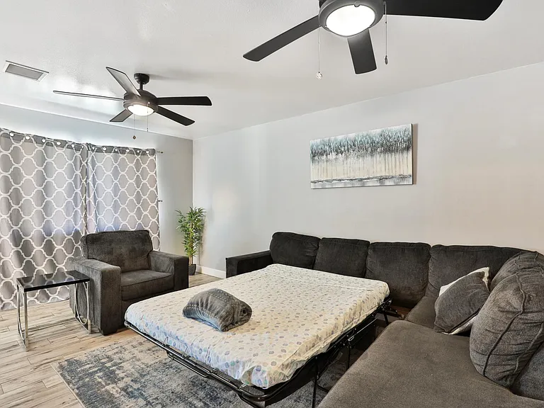 W Jasmine St — Photo 14