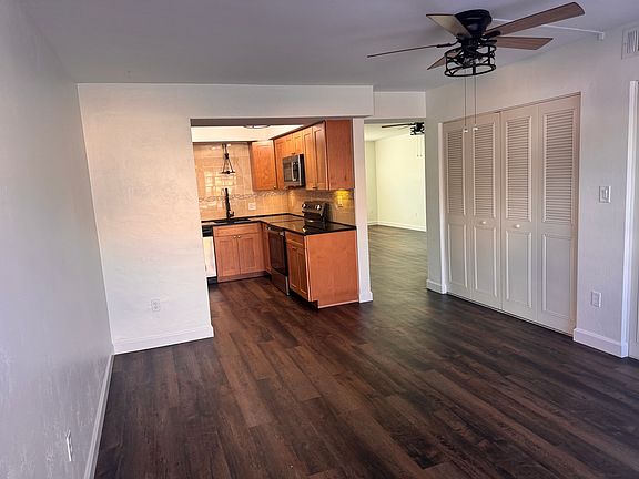 4th image of 500 Bayview Dr NE APT B