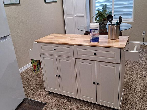 kitchen / dining room