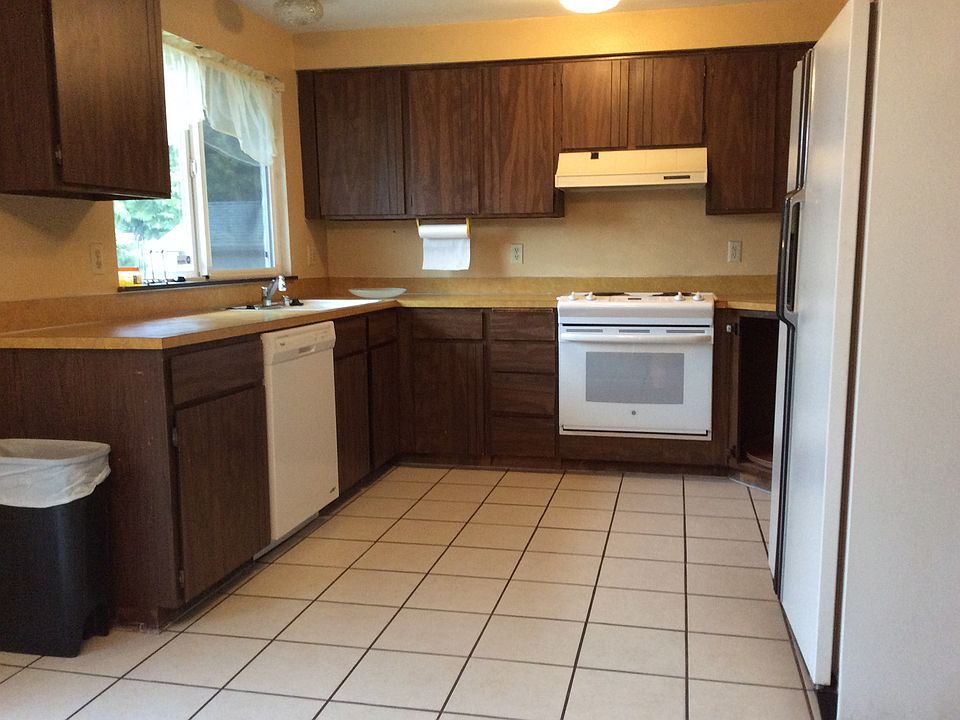 1st image of 1513 Riverview Dr NE