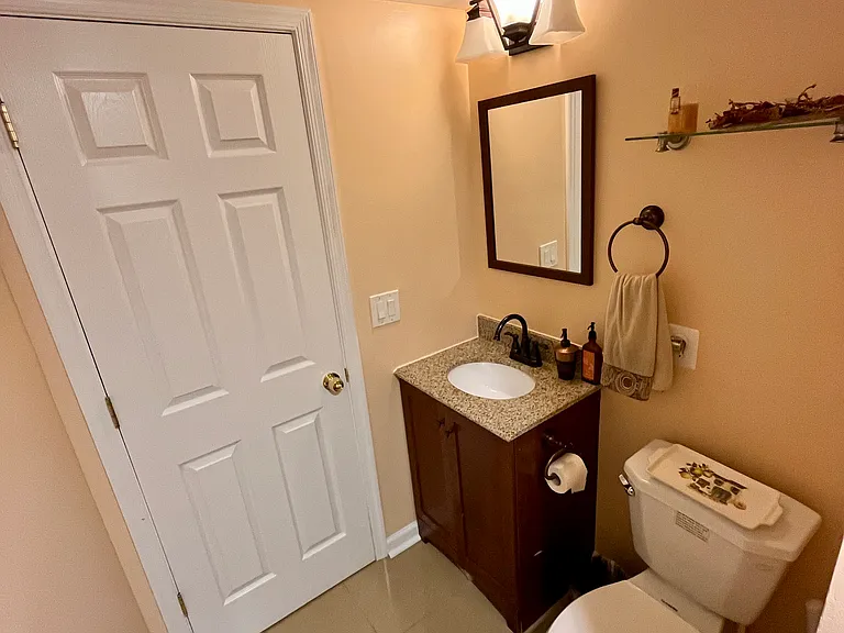6909 Crossfield Ct — Photo 10