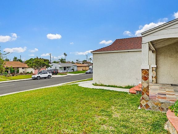 4th image of 255 E Riggin St