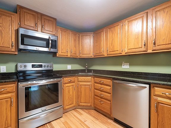 5th image of 110 Ridgefield Cir #D