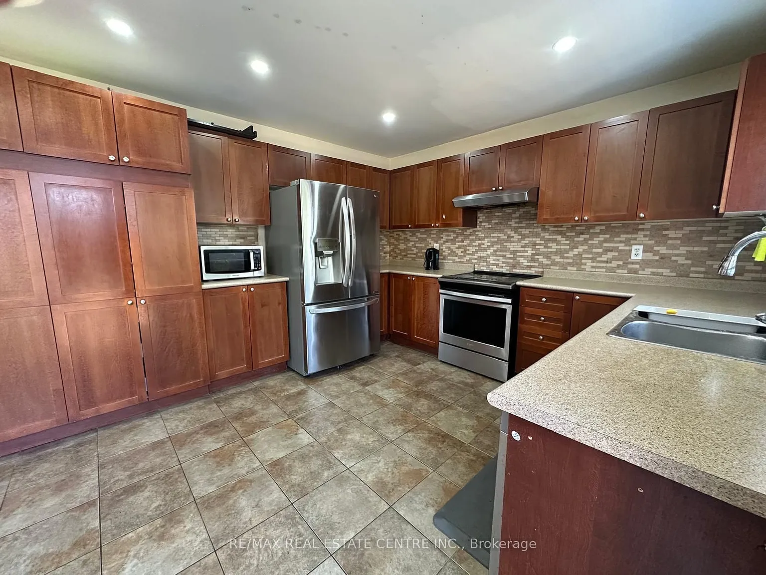 3 bed, $3,000 — Photo 4