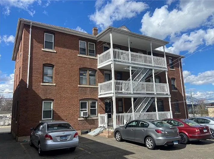35 Rapallo Ave #2W — Photo 10