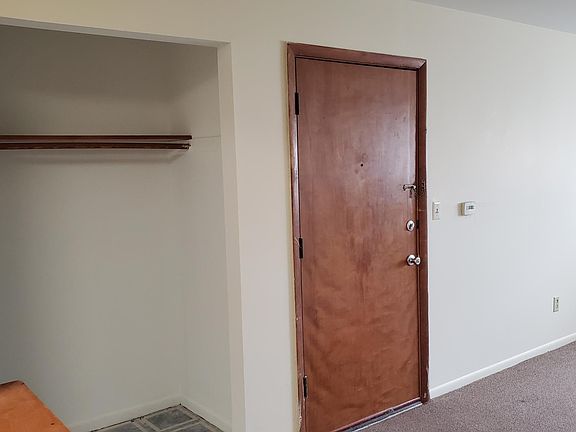 4th image of 2325 Lewis Ave #7