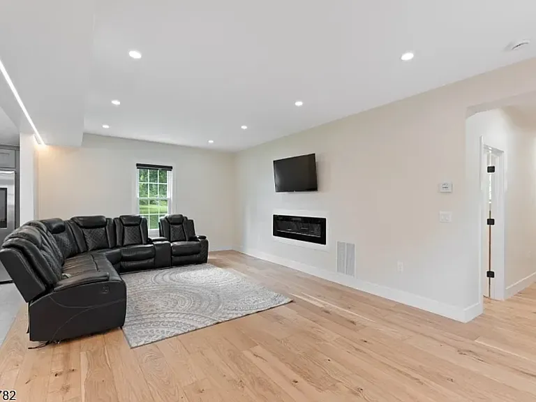 382 River Rd — Photo 5